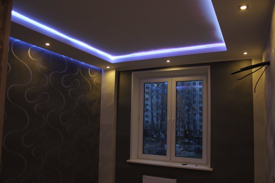Потолок гипсокартон и натяжной с подсветкой