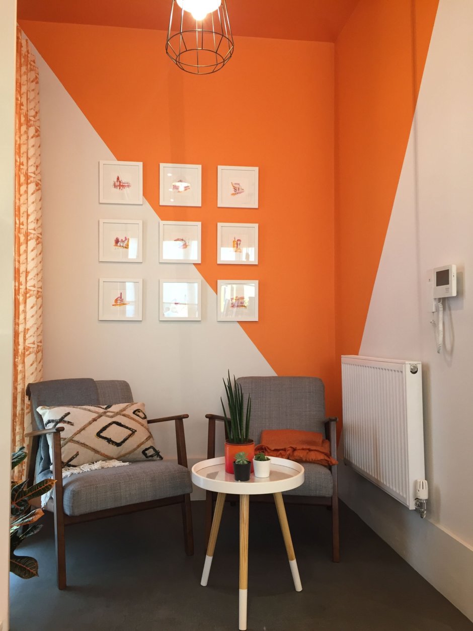 Серо оранжевые стены