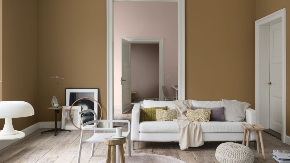 00yy 26/220 Dulux Spiced Honey