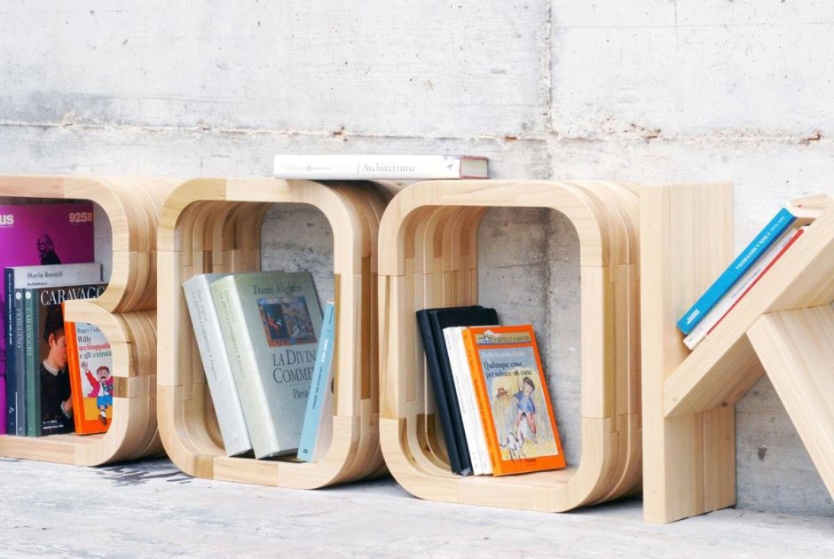 Полка для книг в виде книги