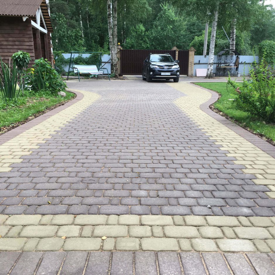 Площадка для авто из тротуарной плитки