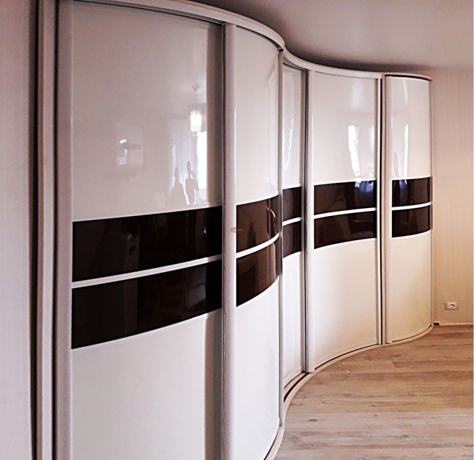 Шкафы с радиусными фасадами в шпоне