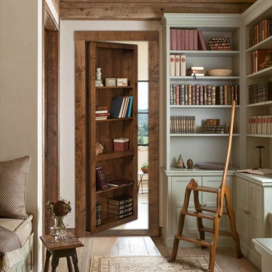 Потайная дверь в книжном стеллаже
