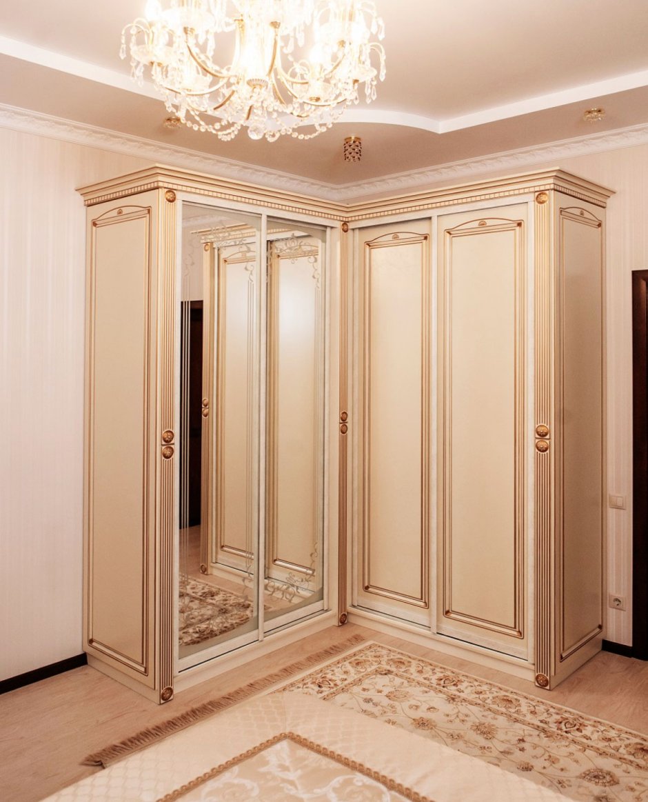 Угловой классический шкаф