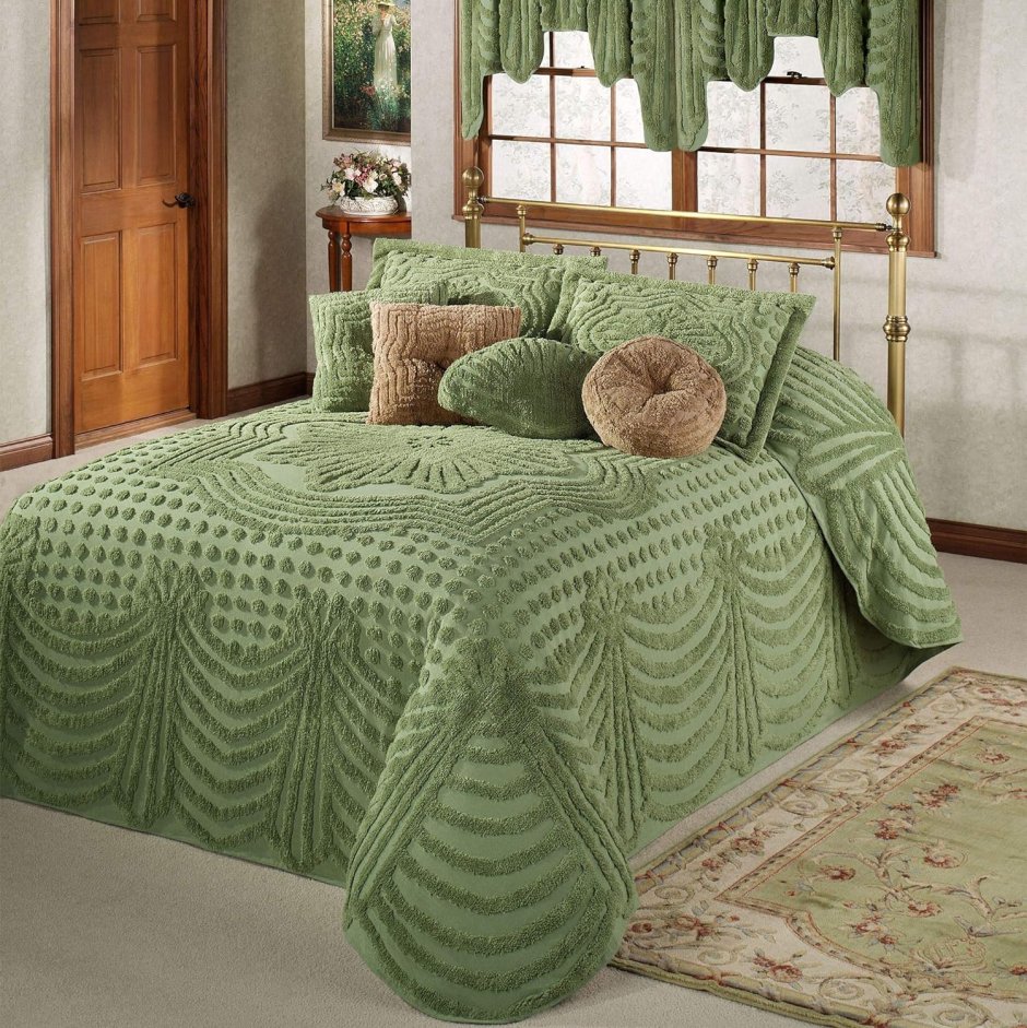 Спальня с зеленым пледом