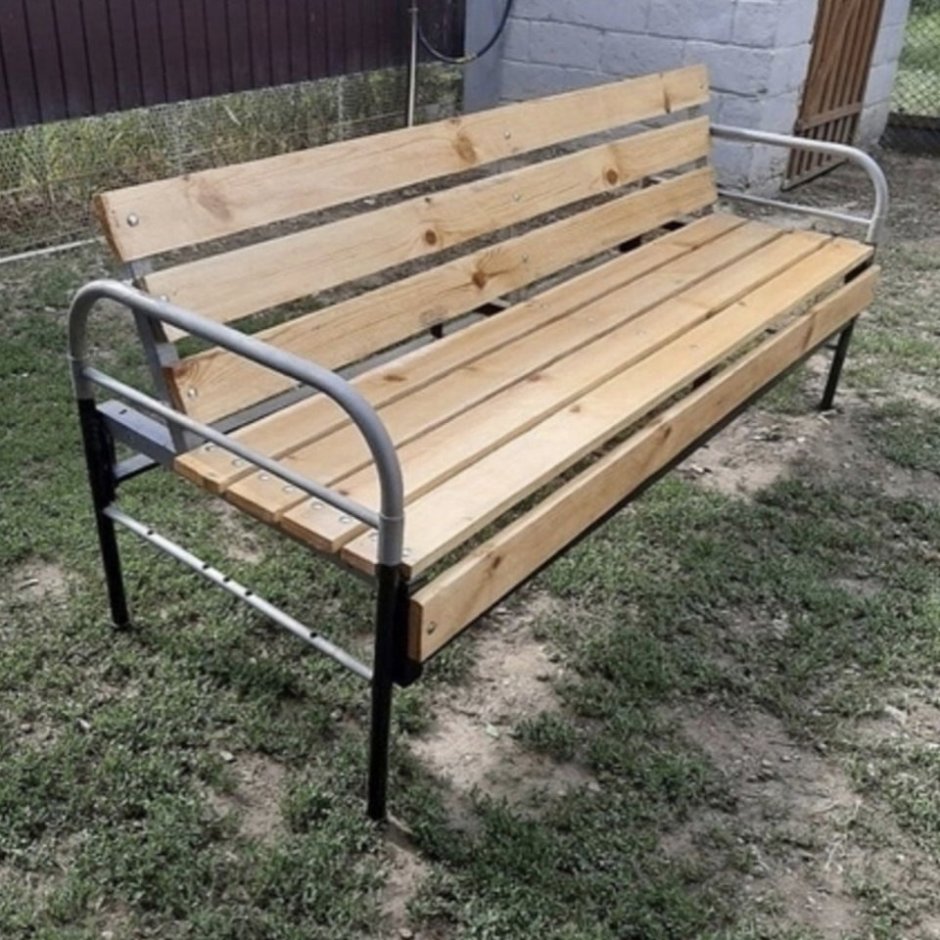 Скамейка из панцирной кровати