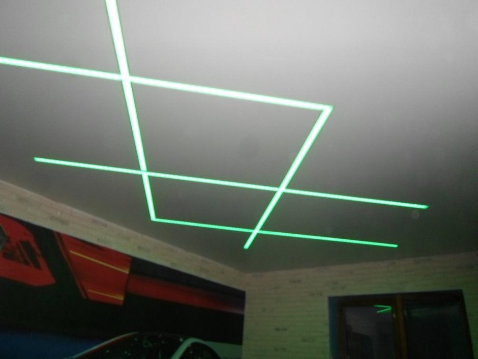 Подвесной потолок с подсветкой полосы