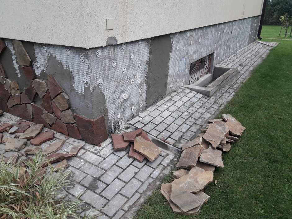 Укладка камня на цоколь