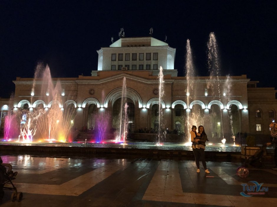 Армения ночной Ереван