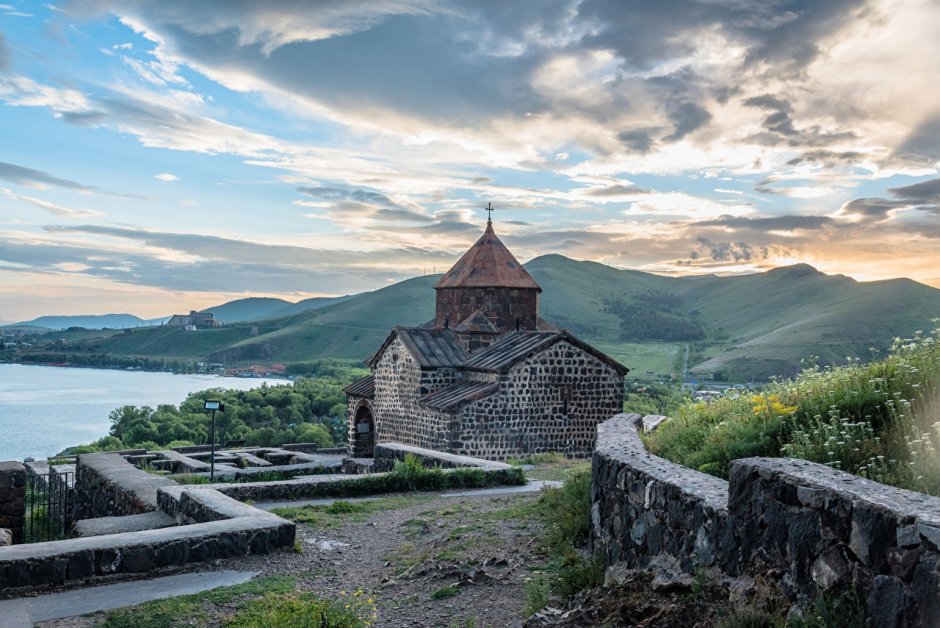 Дорога в горах Армения