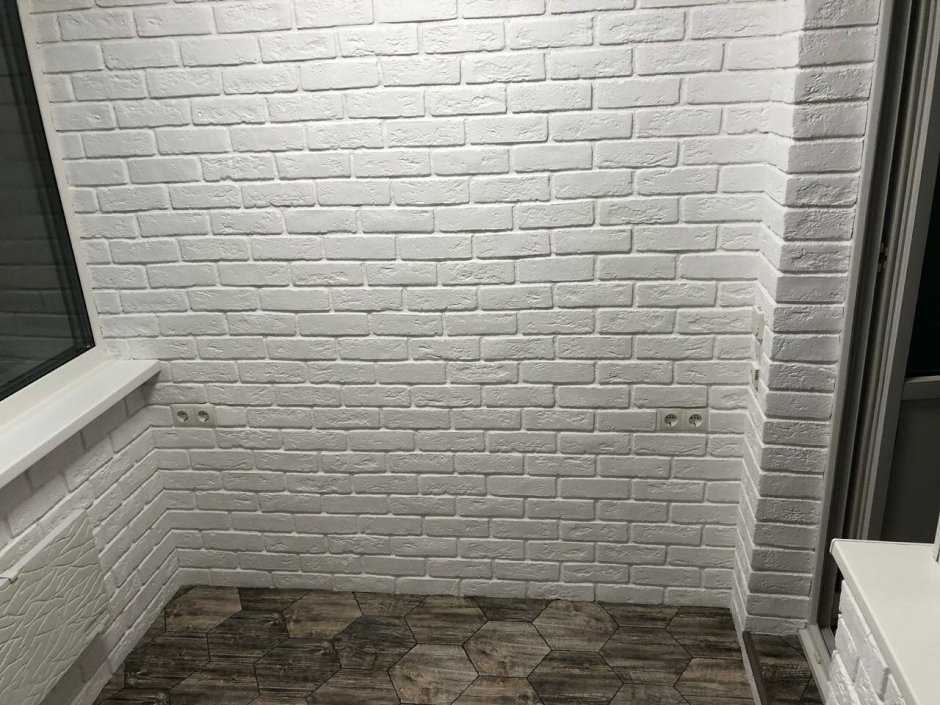 Отделка балкона кирпичиком декоративным