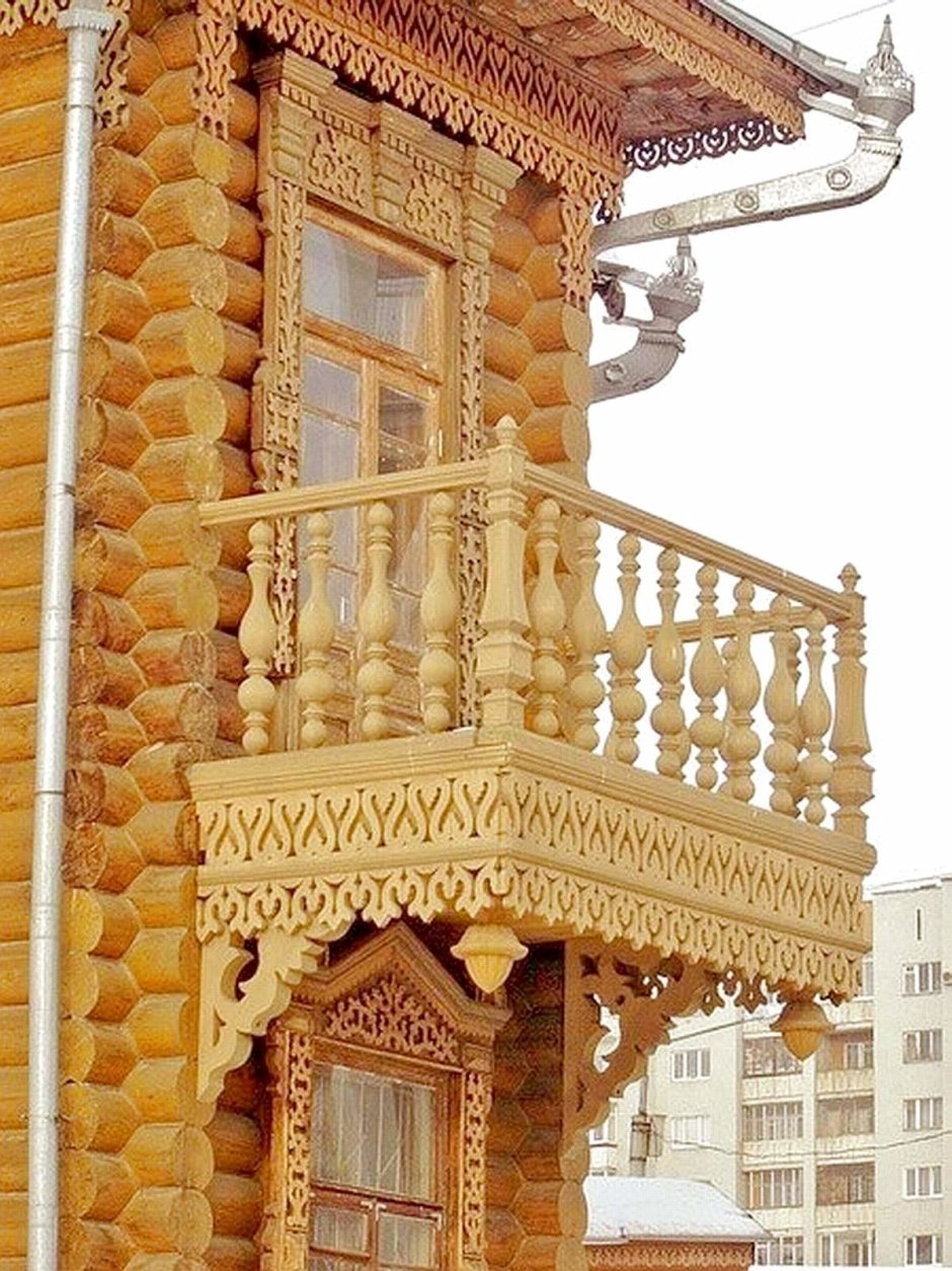Деревянный резной дом