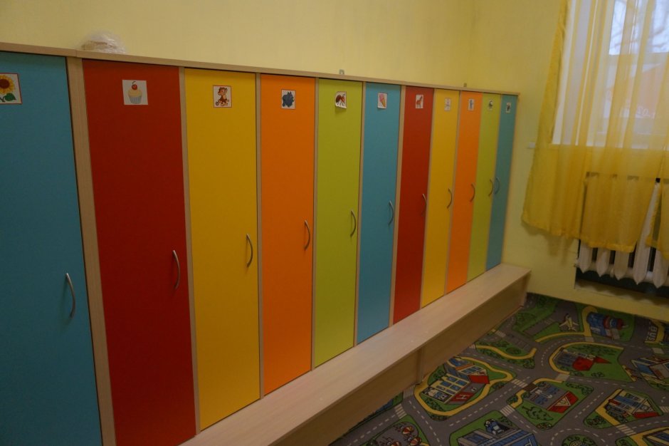 Шкафчики в детском саду 2000