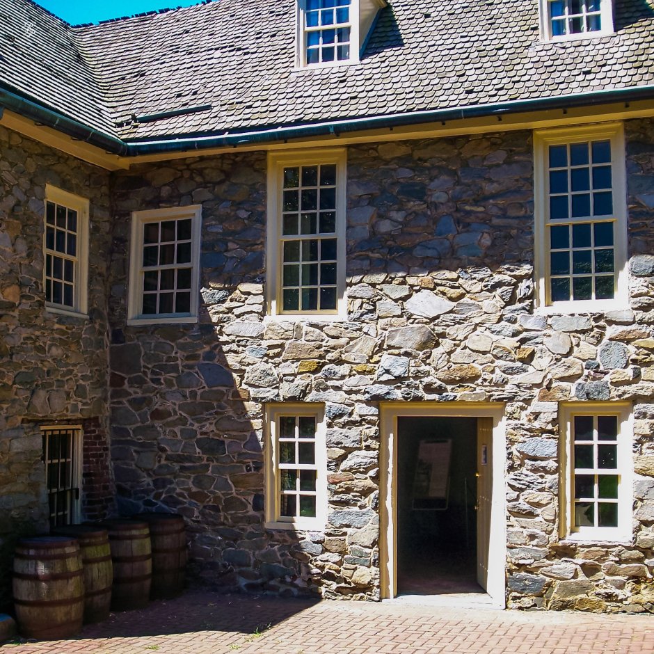 Каменный дом (Stone House / casa do Penedo; Гимараеш, Португалия)