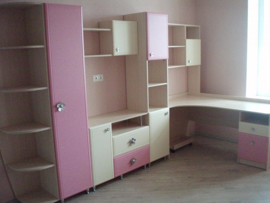 Стенка со столом в детскую