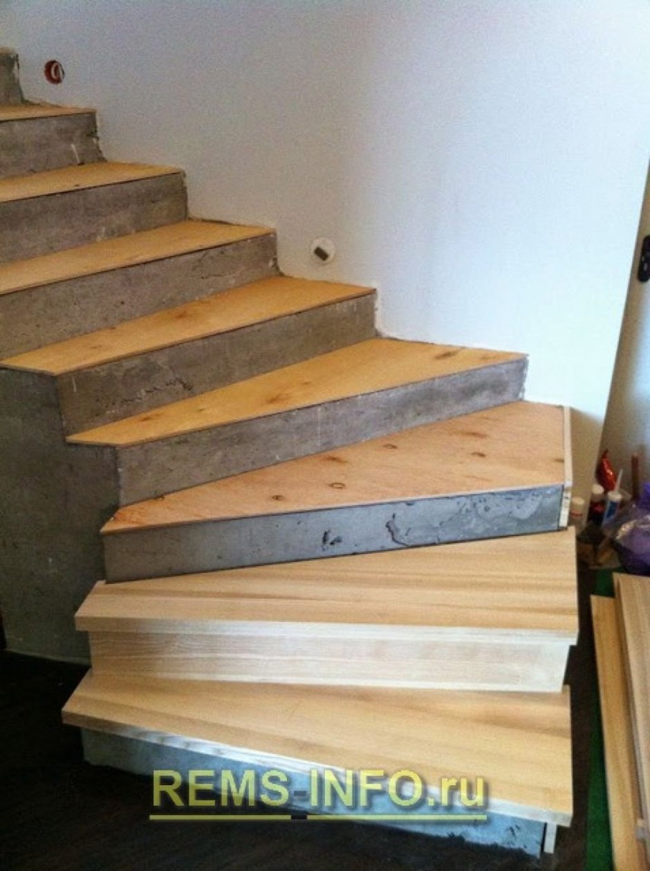 Обшить бетонную лестницу фанерой