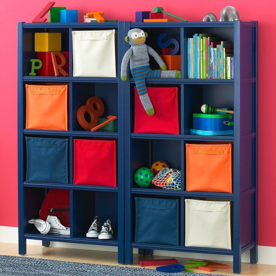 Стеллаж с вещами