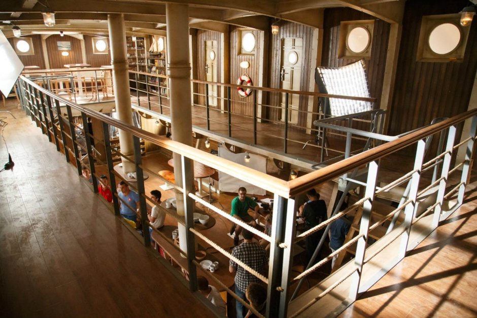 Сериал корабль внутри