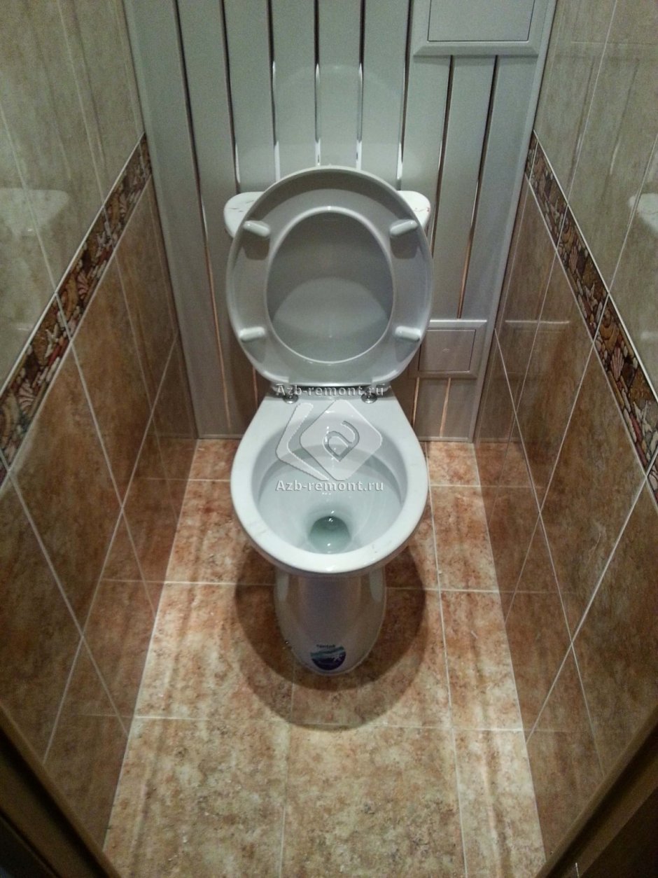 Пластиковый короб в туалете