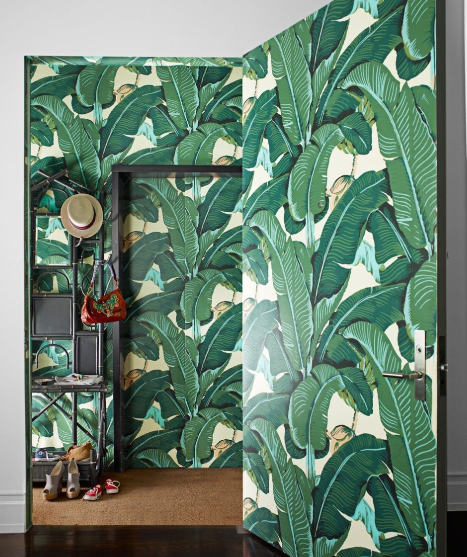 Martinique Banana Leaf Wallpaper в интерьере
