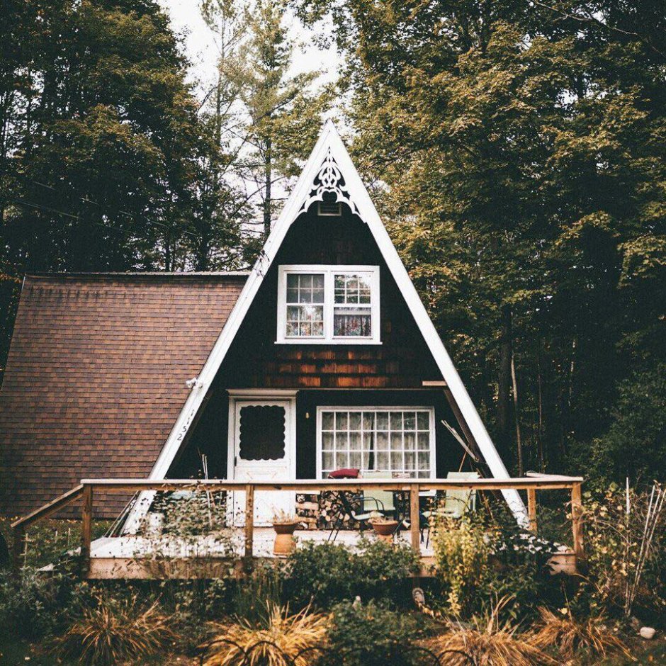 Дом шалаш а frame House.