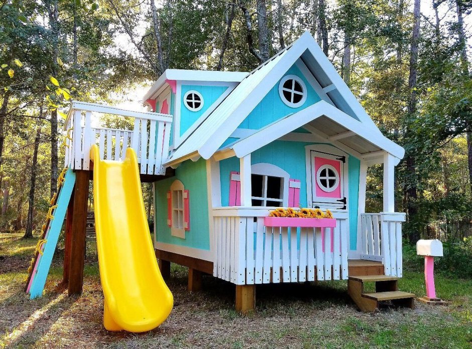 Деревянный домик для детского сада