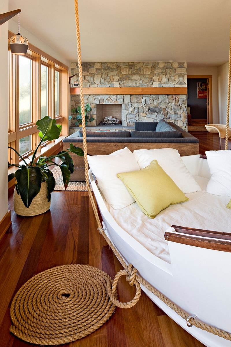 Подвесная кровать в интерьере