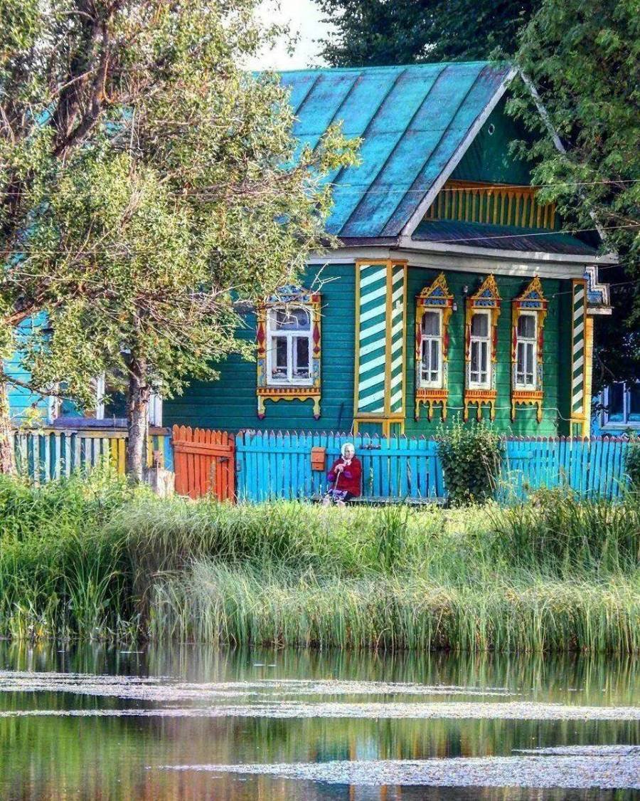 Красивый деревенский домик