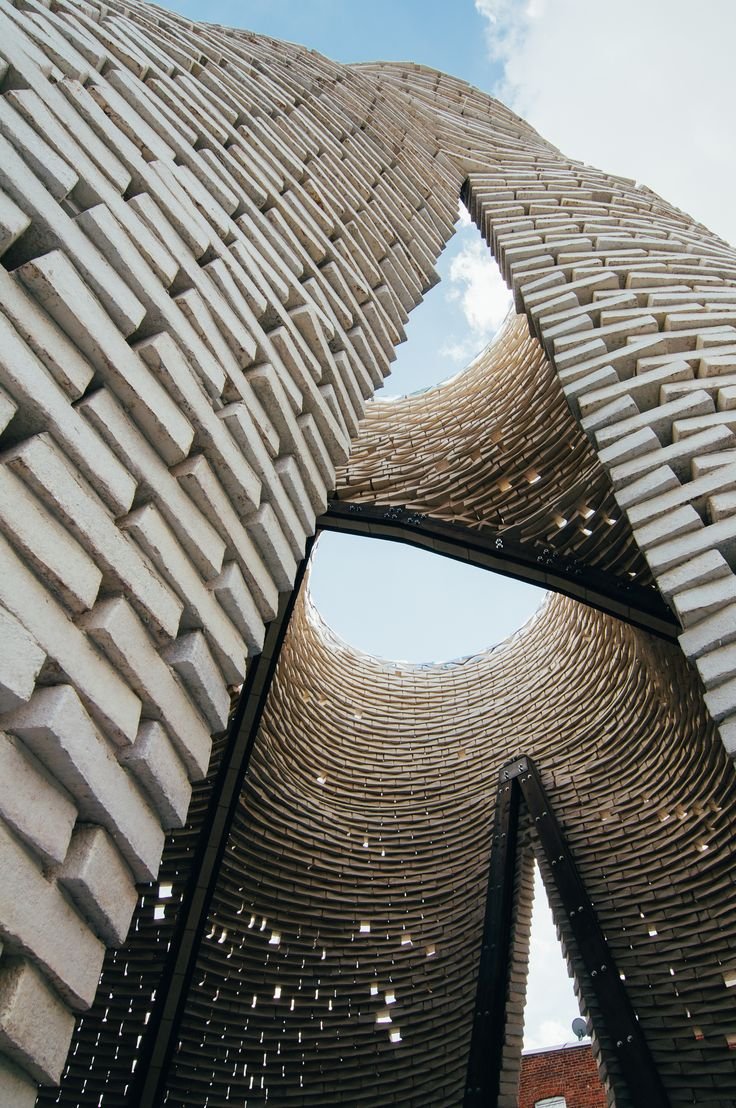 Параметрический кирпичный фасад