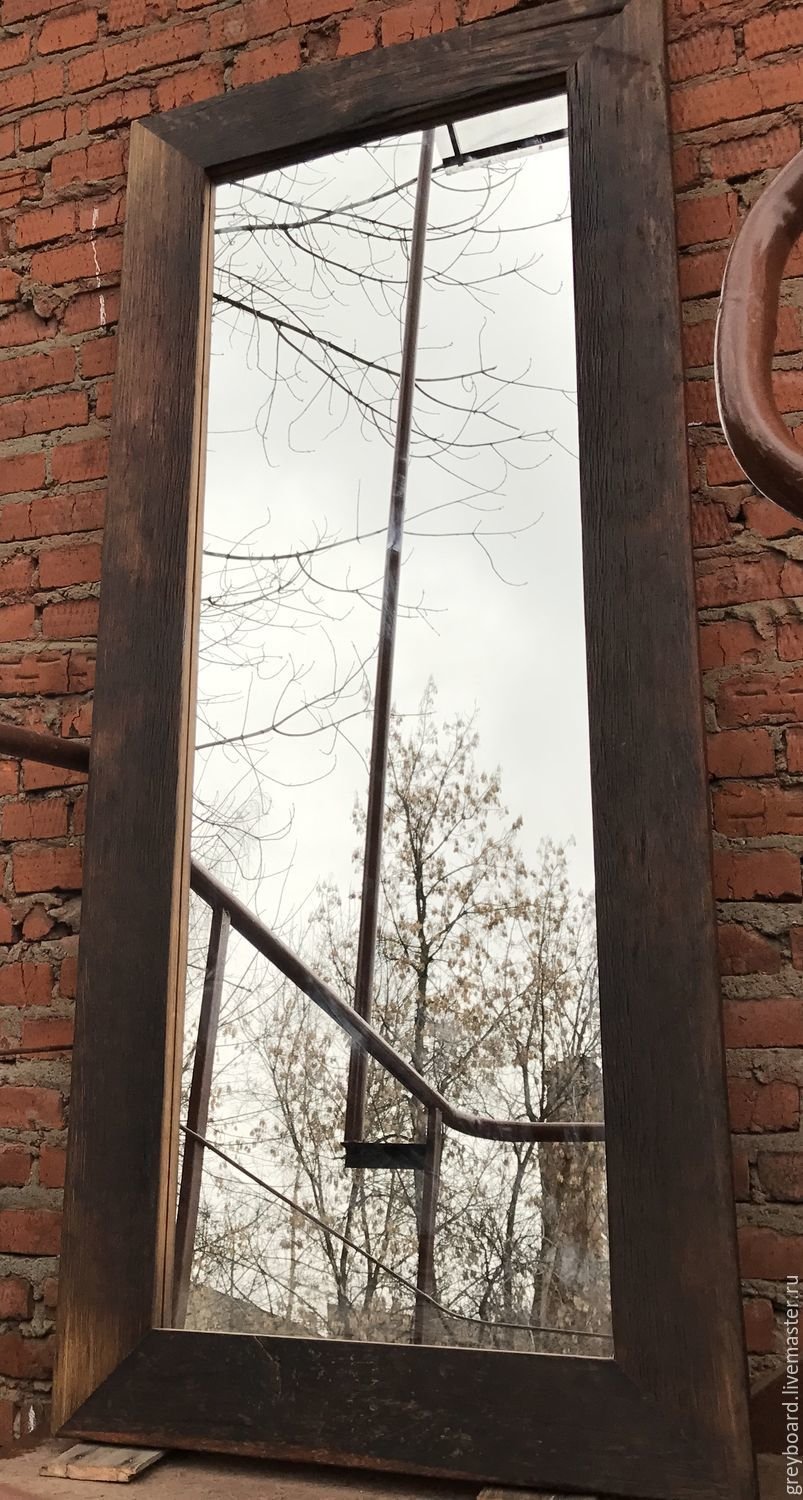 Антикварные зеркала в деревянной раме