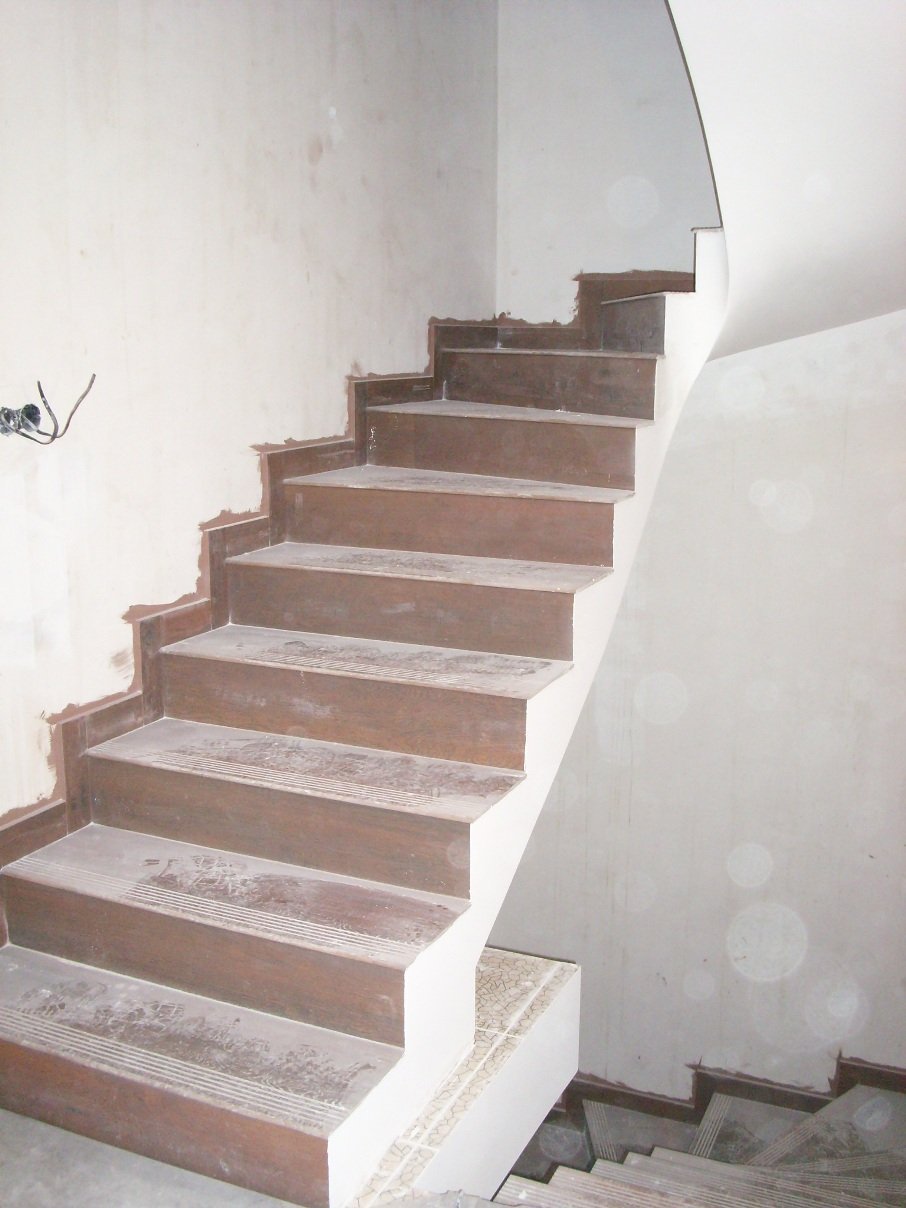 Бетонные лестницы Отделанные плиткой