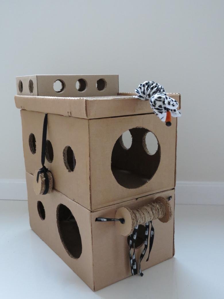 Кошкин дом из картонной коробки