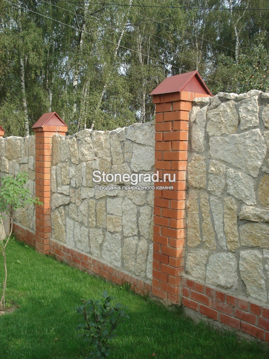 Забор отделанный камнем