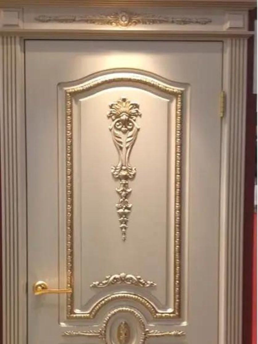 Лепнина на двери