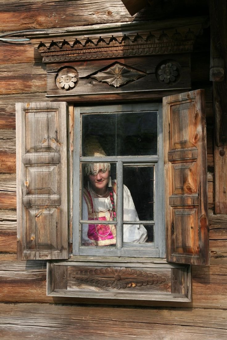 Окно в деревенской избе