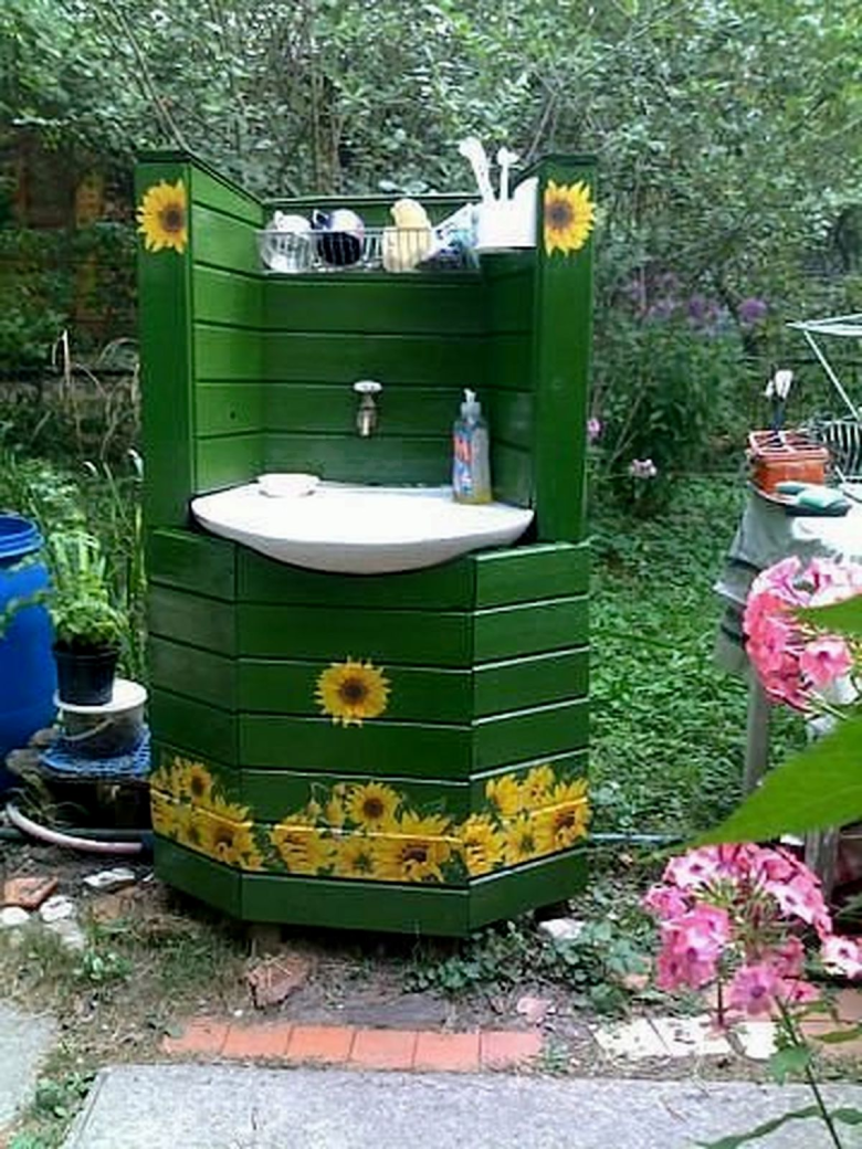 Красивый умывальник на даче