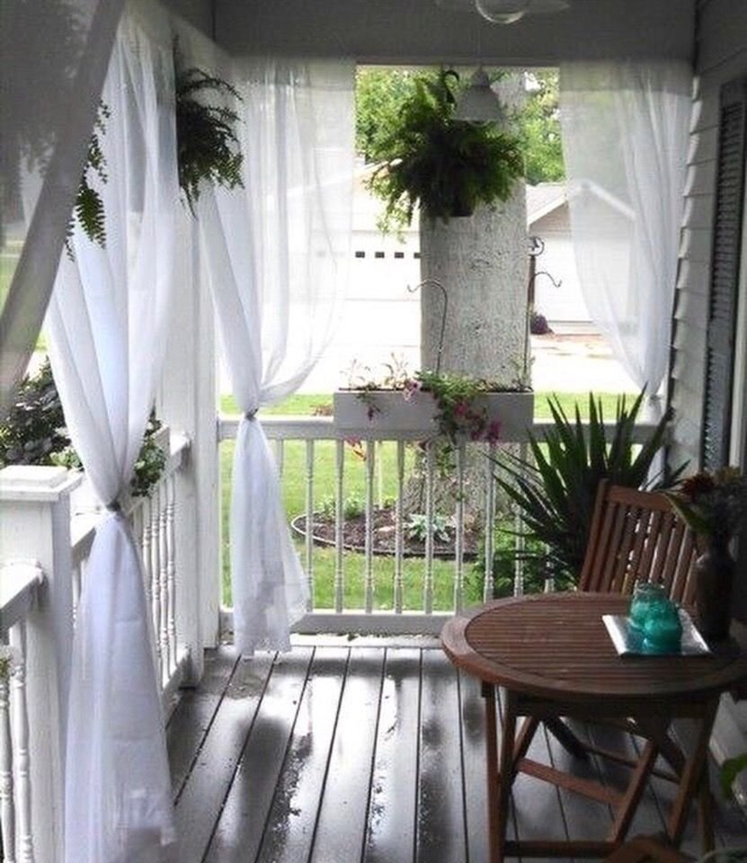 Веранда с белыми шторами