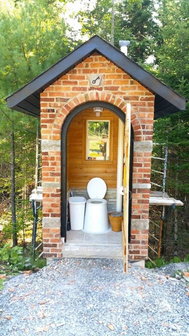 Дачный туалет из кирпича