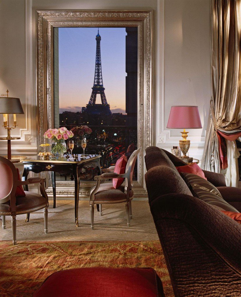 Париж Plaza Athenee вид на Эйфелеву