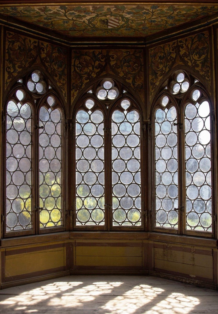 Витражные окна в замке
