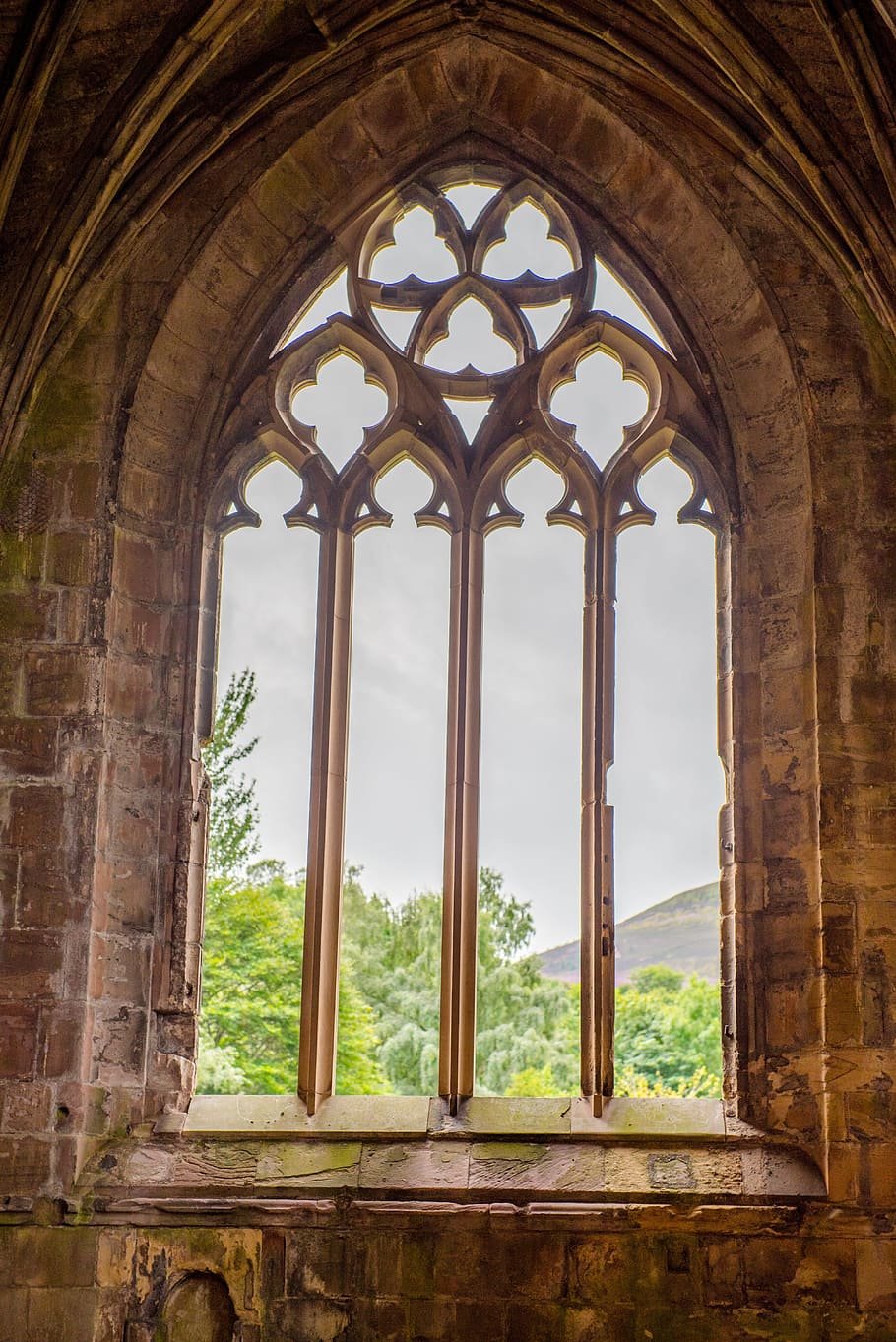 Арочное окно средневековье