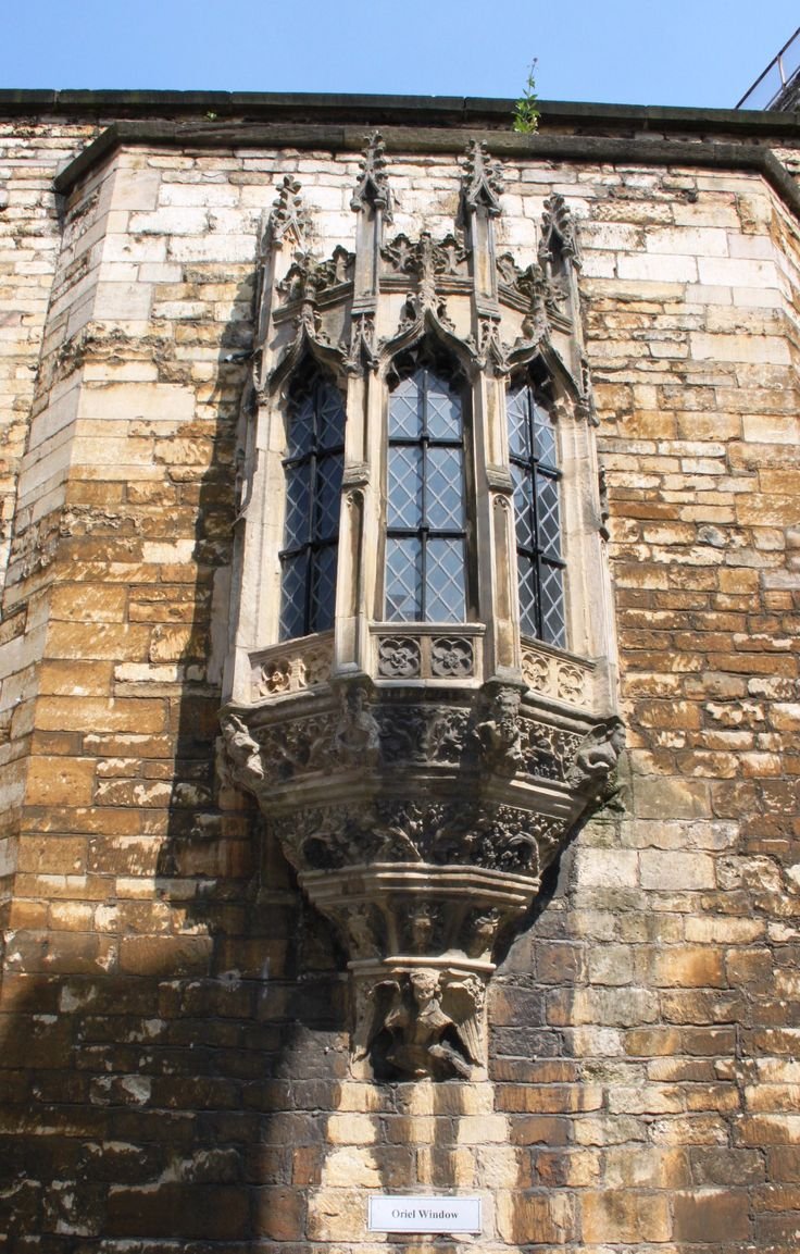 Средневековые окна в домах