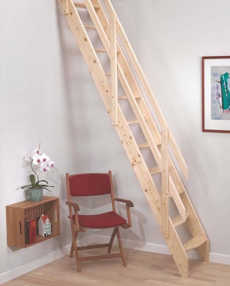 Компактная деревянная лестница