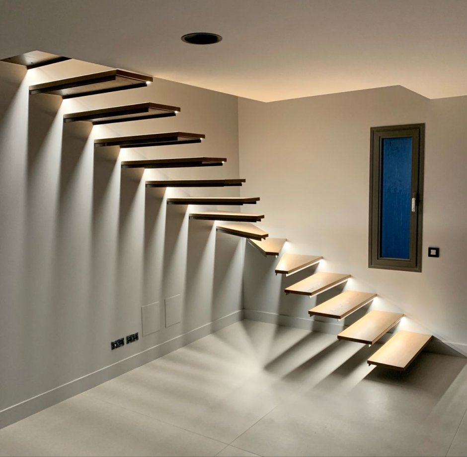Парящая лестница в доме