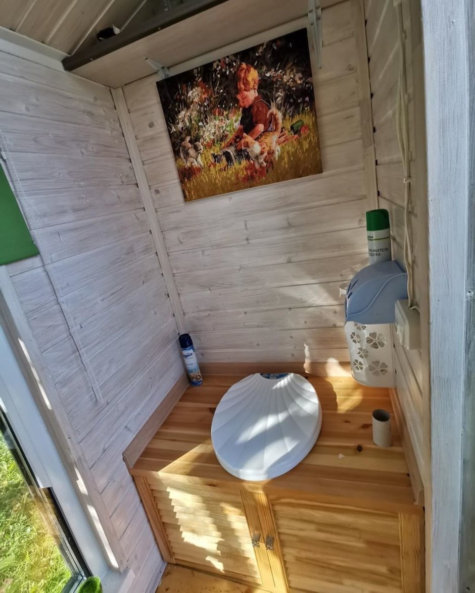 Туалет на даче внутри Бьюти