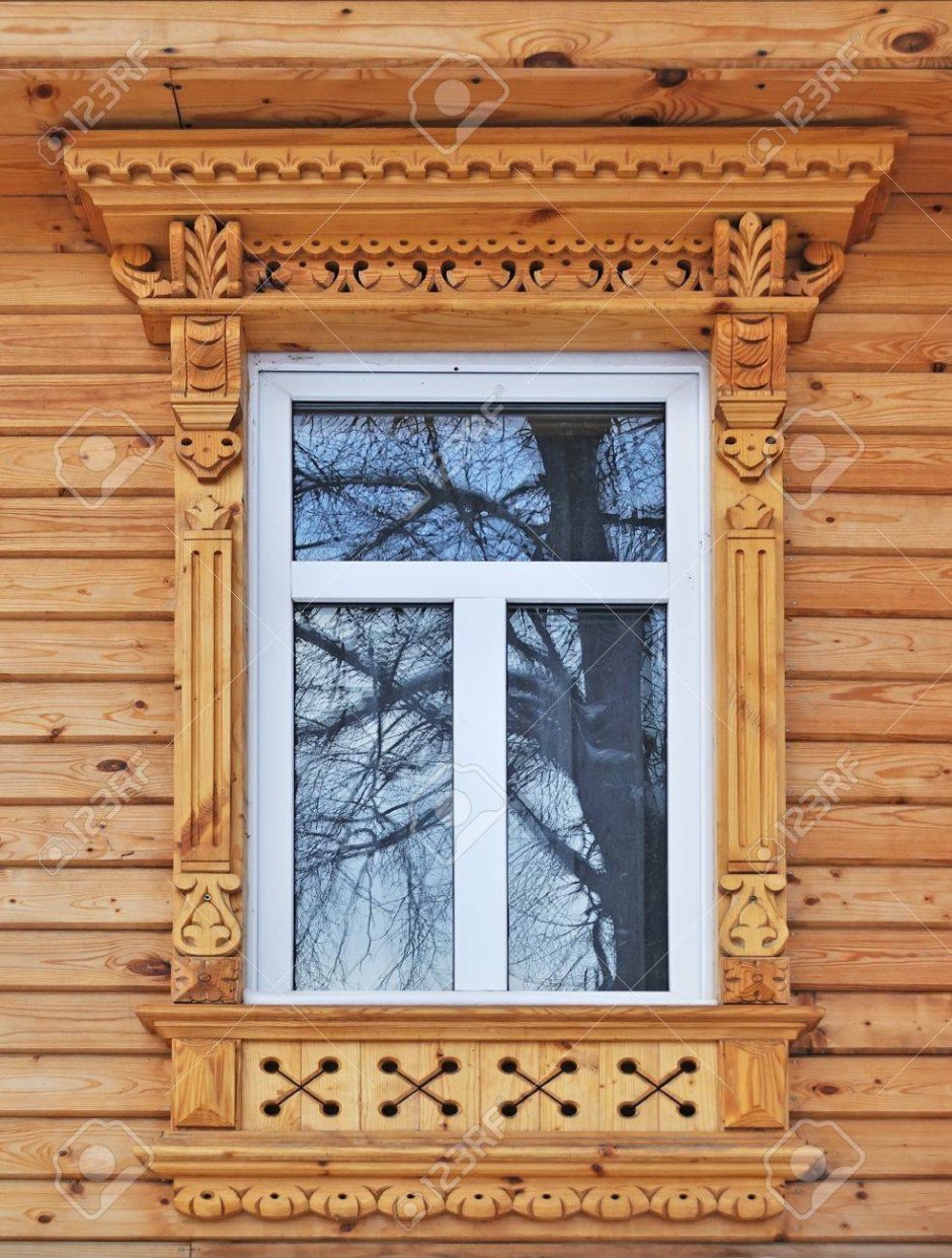 Деревянное деревенское окно