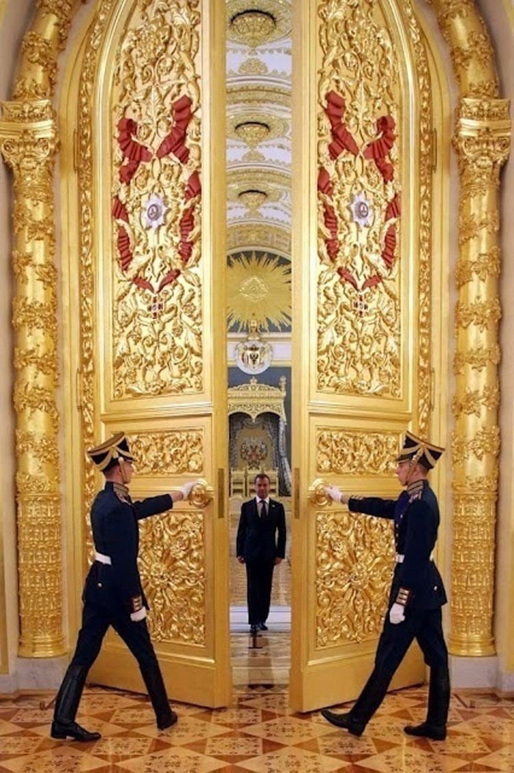 Двери во Дворце