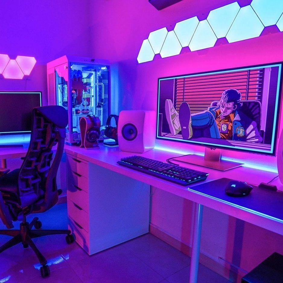 Фиолетовая комната геймера