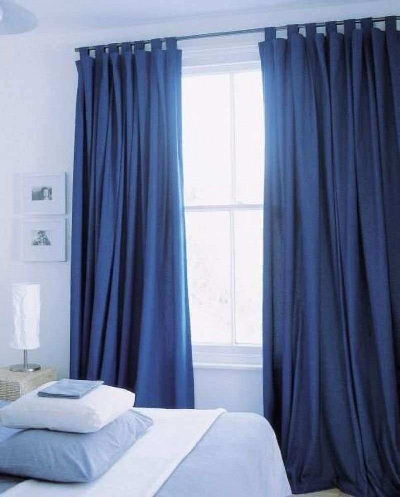 Темно синие шторы в спальне