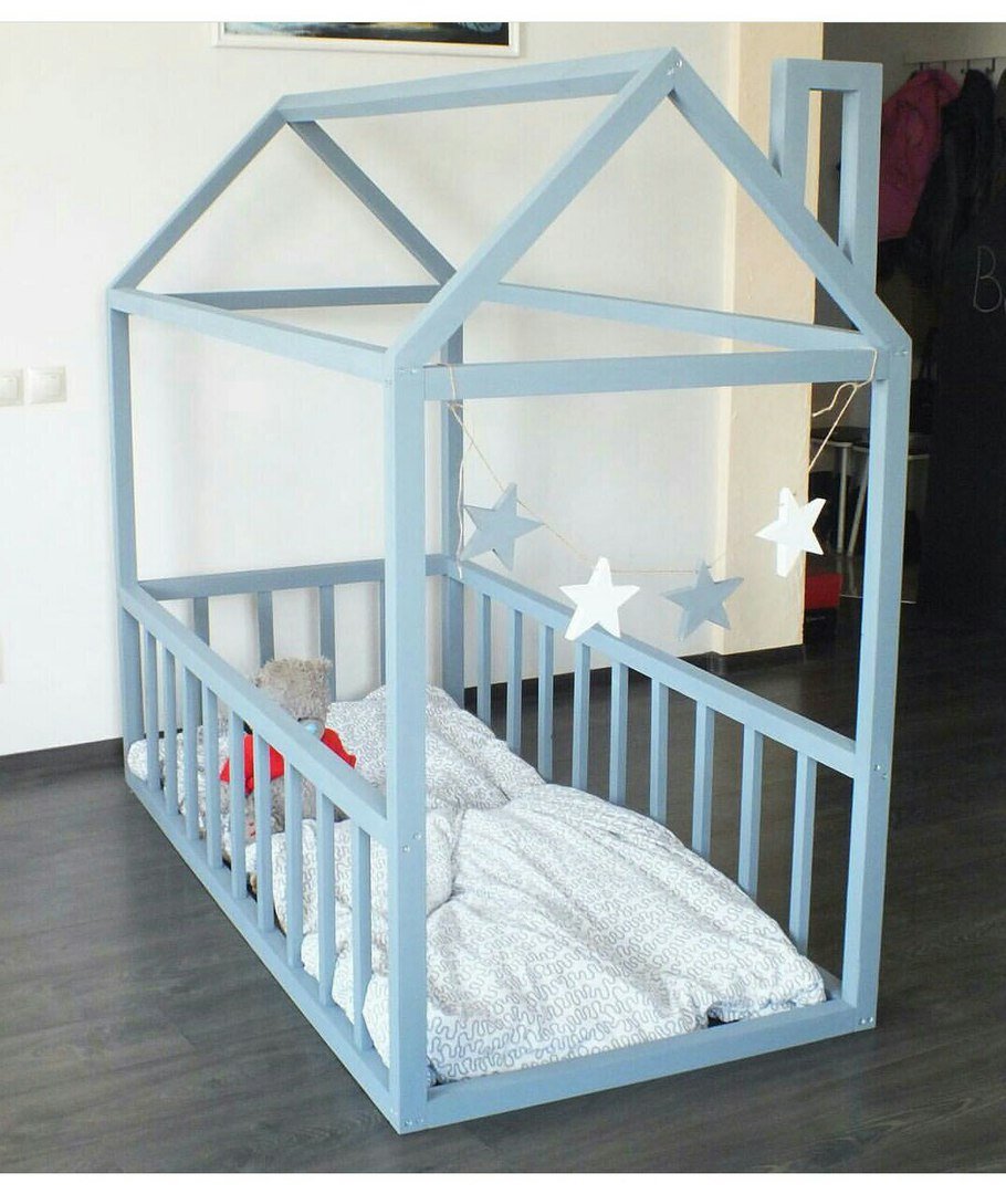 Домик из детской кроватки